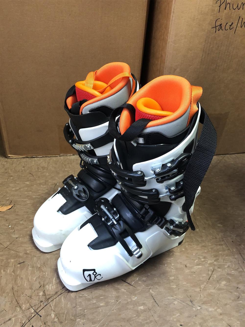 Detail Stormtrooper Ski Boot Nomer 11