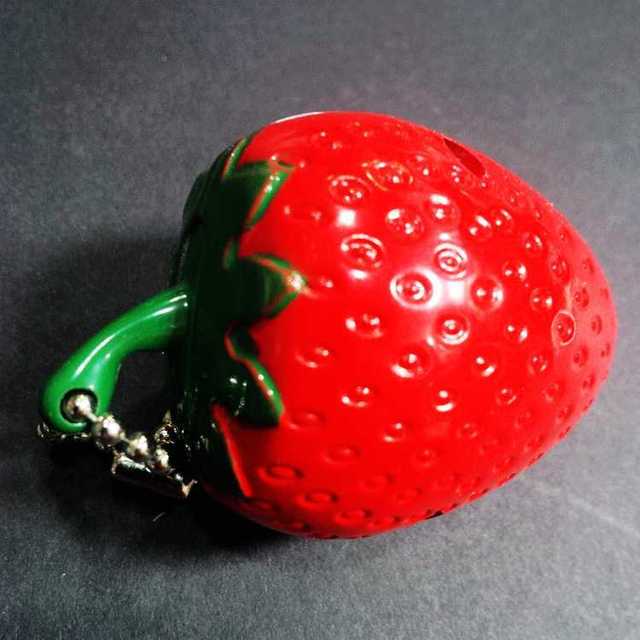 Detail Strawberry Lighter Keychain Nomer 6