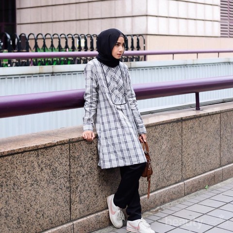 Detail Style Hijab Anak Kuliahan Nomer 34