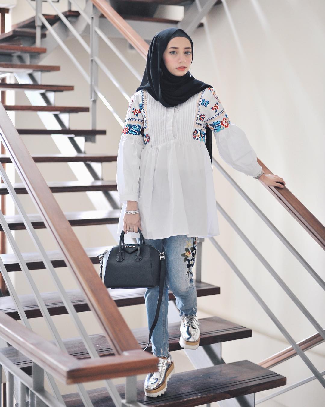 Detail Style Hijab Anak Kuliahan Nomer 36