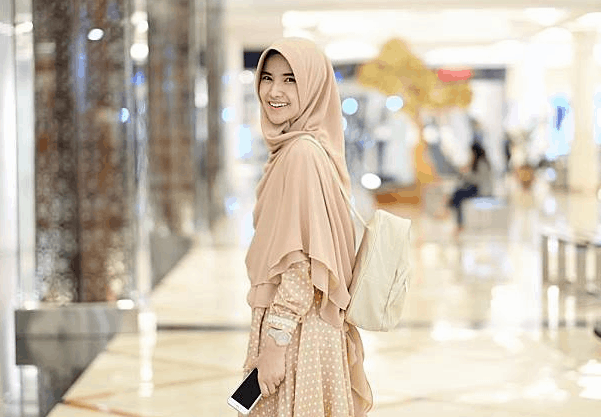 Detail Style Hijab Anak Kuliahan Nomer 49