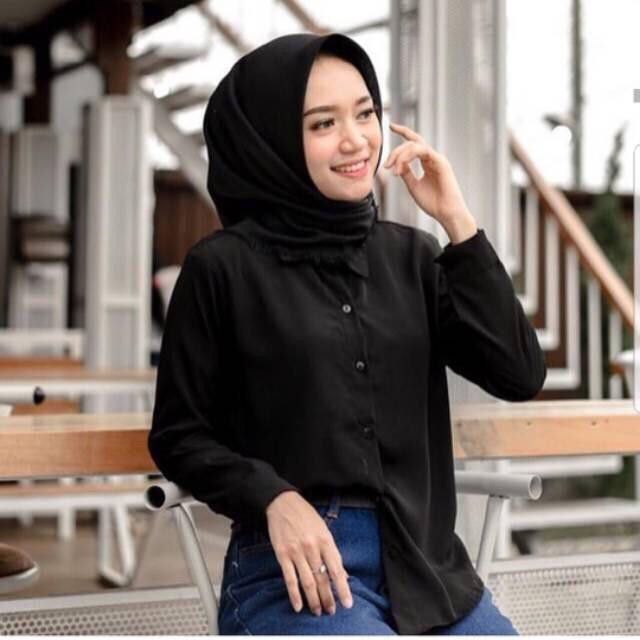 Detail Style Kemeja Hitam Wanita Nomer 11