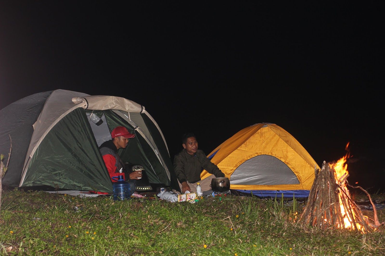 Detail Suasana Camping Malam Hari Nomer 7
