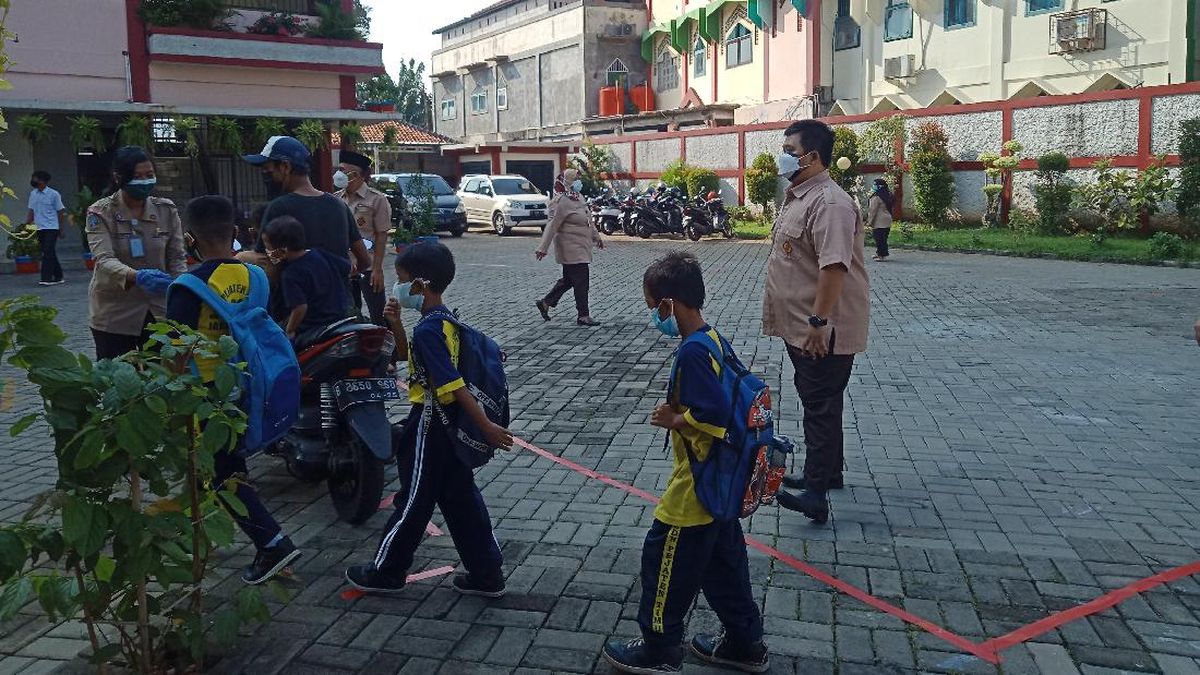 Detail Suasana Gambar Berangkat Sekolah Pagi Hari Nomer 23