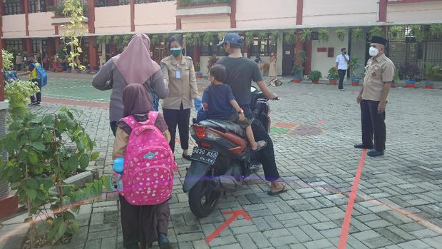 Detail Suasana Gambar Berangkat Sekolah Pagi Hari Nomer 49