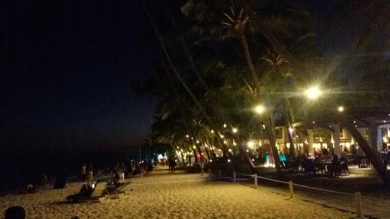 Detail Suasana Malam Di Pantai Nomer 9