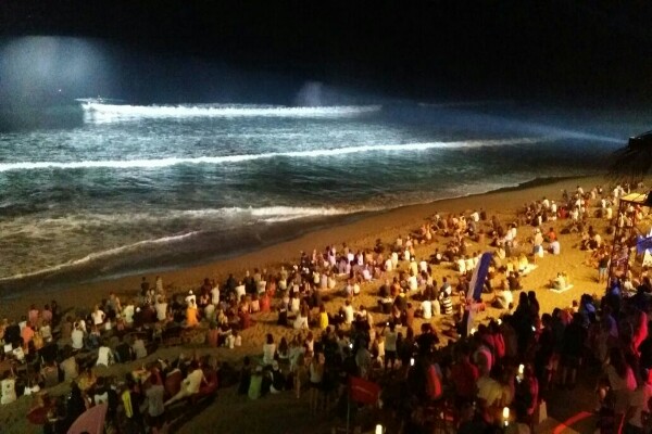 Detail Suasana Pantai Di Malam Hari Nomer 23