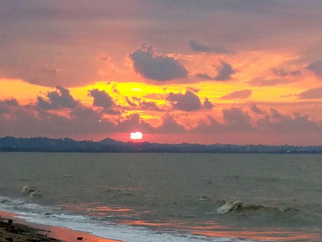 Detail Suasana Pantai Di Sore Hari Nomer 8