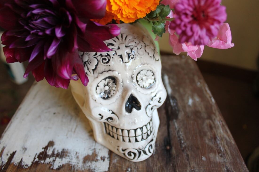 Detail Sugar Skull Flower Vase Nomer 21