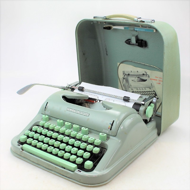 Suitcase Typewriter - KibrisPDR