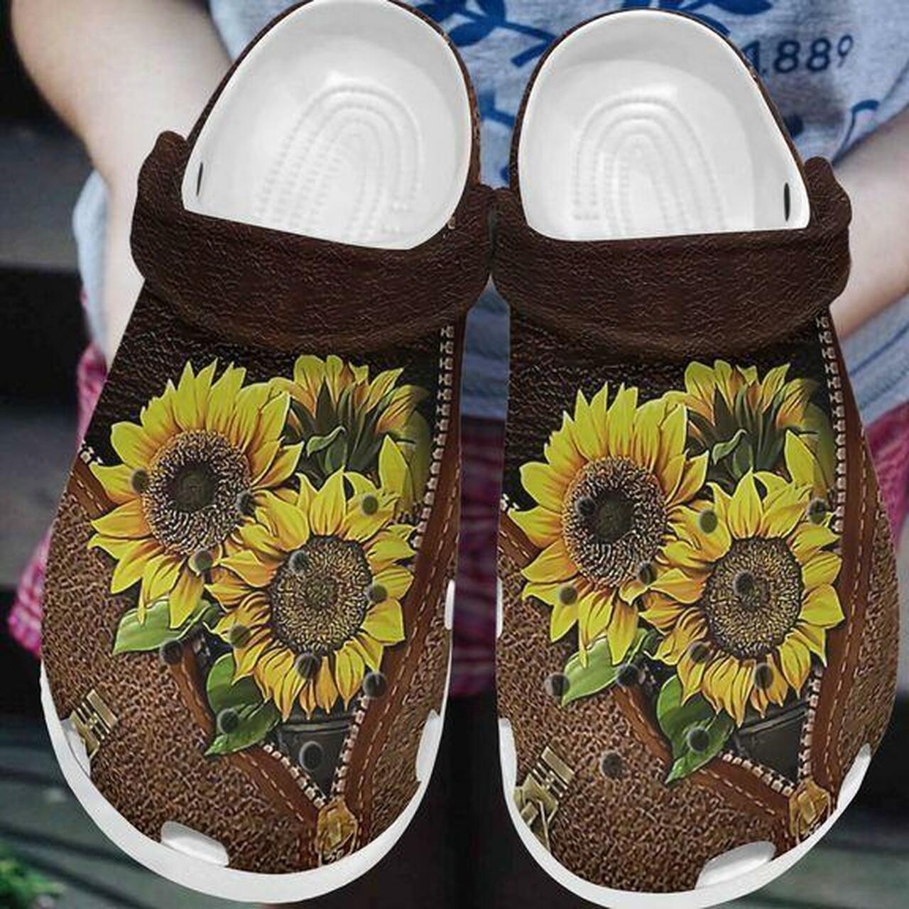 Detail Sunflower Print Crocs Nomer 15