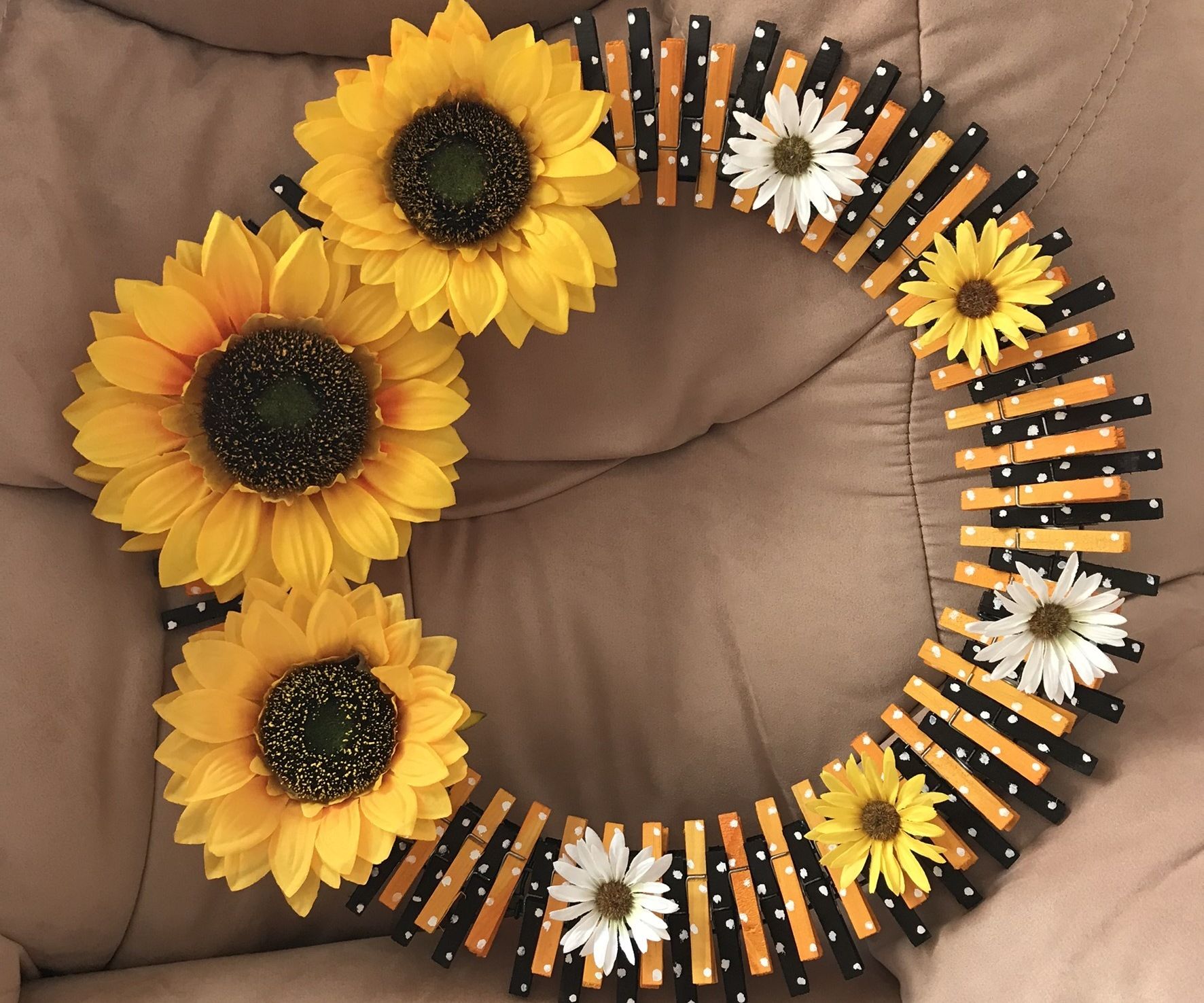 Sunflower Wreath Clothespins - KibrisPDR