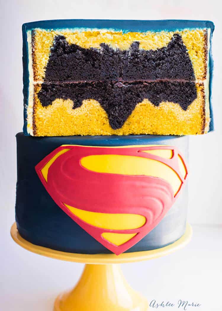 Detail Superman Logo Cake Pan Nomer 33