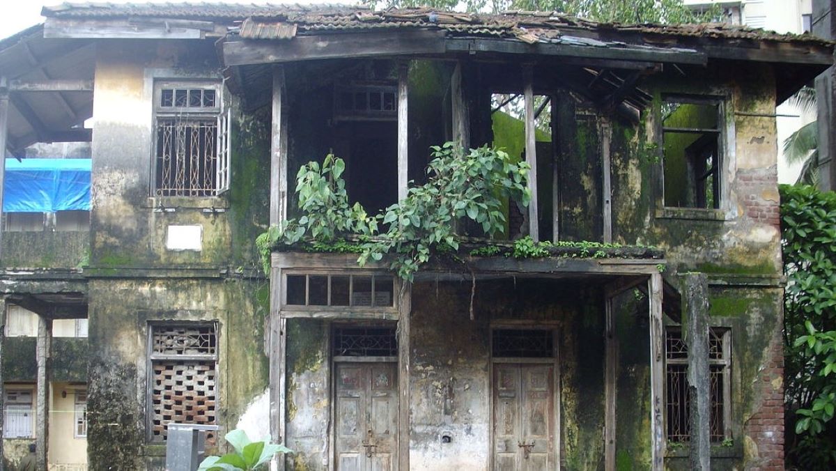 Detail Surat Ghost Building Nomer 13