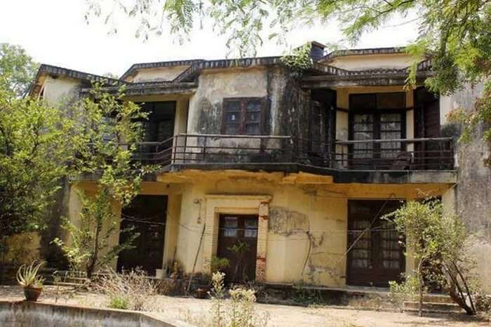 Detail Surat Ghost Building Nomer 28