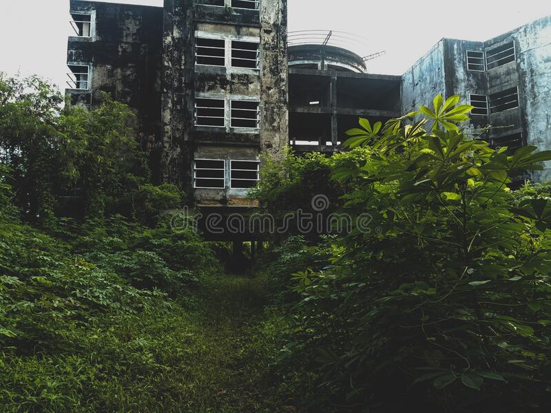 Detail Surat Ghost Building Nomer 30