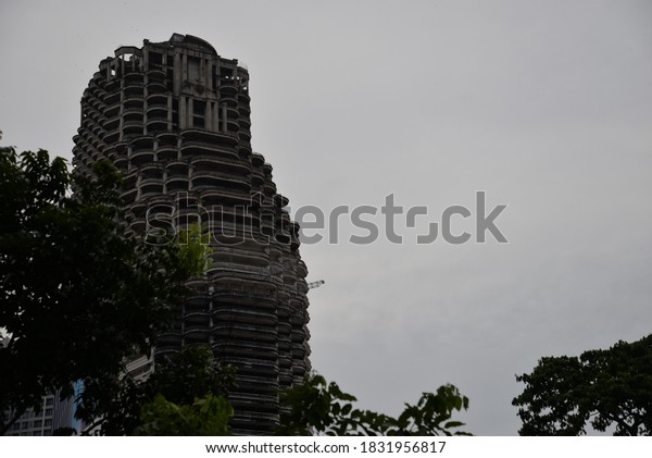 Detail Surat Ghost Building Nomer 31