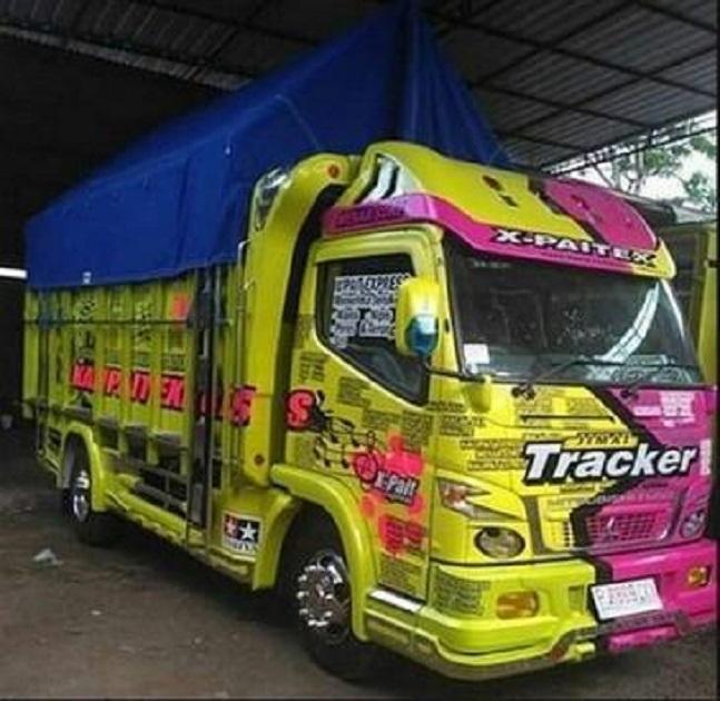 Detail Download Gambar Truk Canter Nomer 8