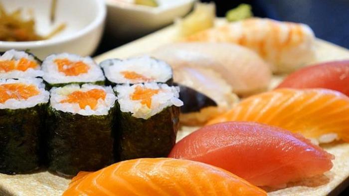 Detail Sushi Salmon Mentah Nomer 13