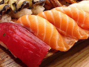 Detail Sushi Salmon Mentah Nomer 15