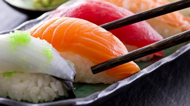 Detail Sushi Salmon Mentah Nomer 16