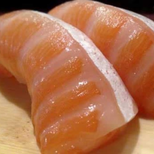 Detail Sushi Salmon Mentah Nomer 17