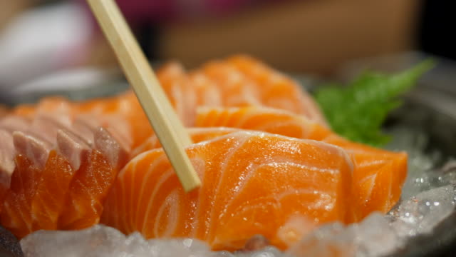 Detail Sushi Salmon Mentah Nomer 28