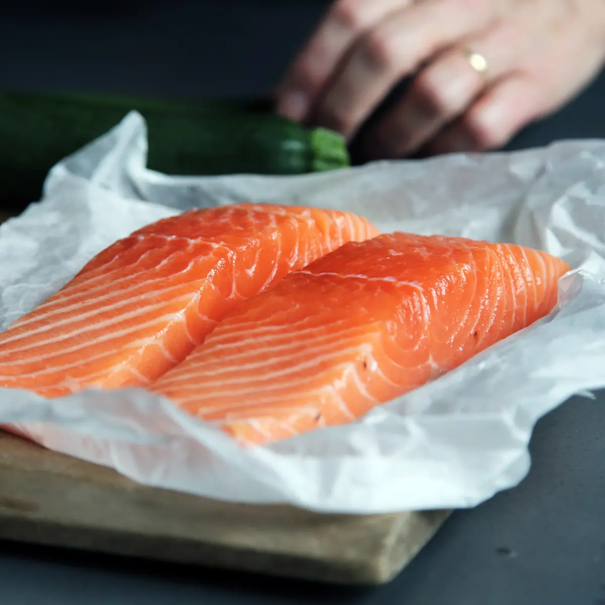 Detail Sushi Salmon Mentah Nomer 47