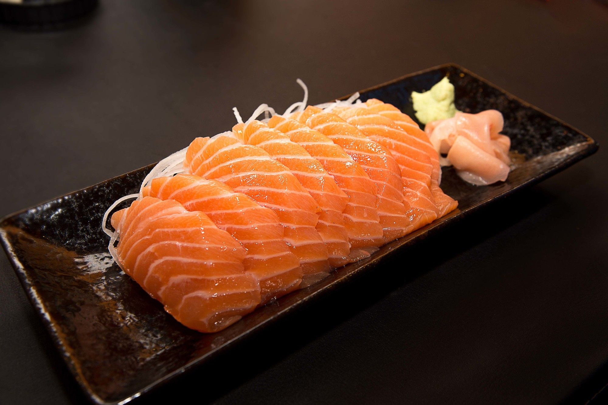 Detail Sushi Salmon Mentah Nomer 7