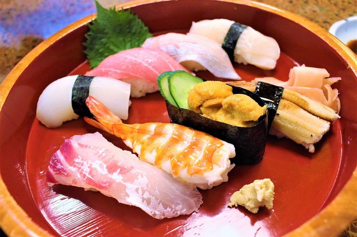 Detail Sushi Salmon Mentah Nomer 10