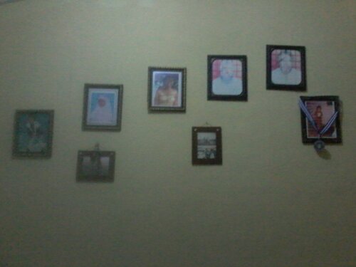 Detail Susunan Bingkai Foto Di Dinding Nomer 39