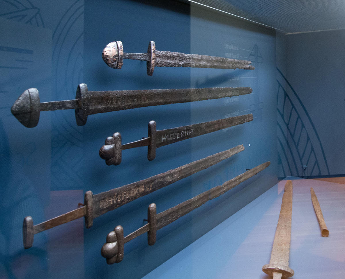 Detail Sword Image Nomer 27