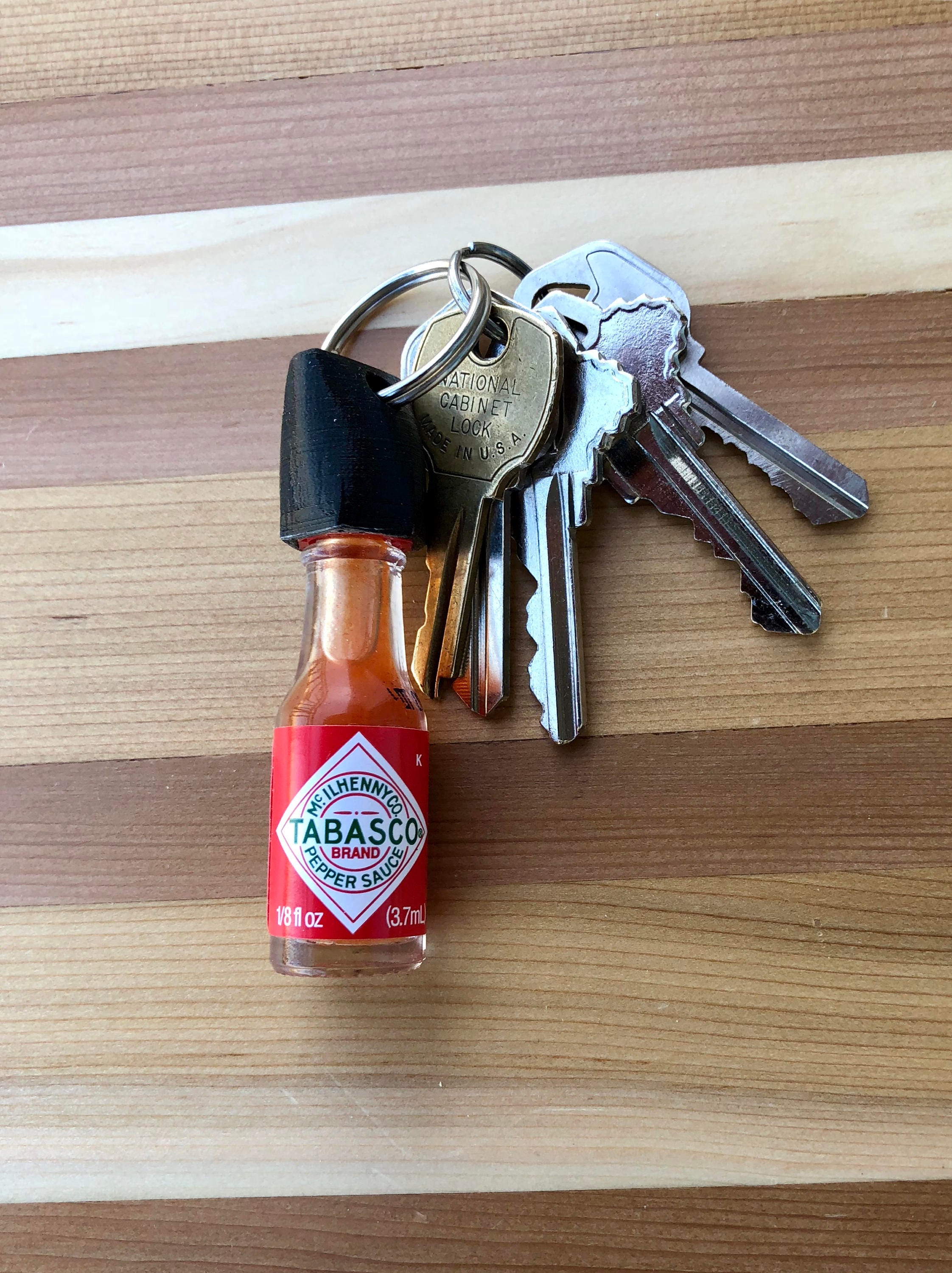 Detail Tabasco Sauce Keychain Nomer 3