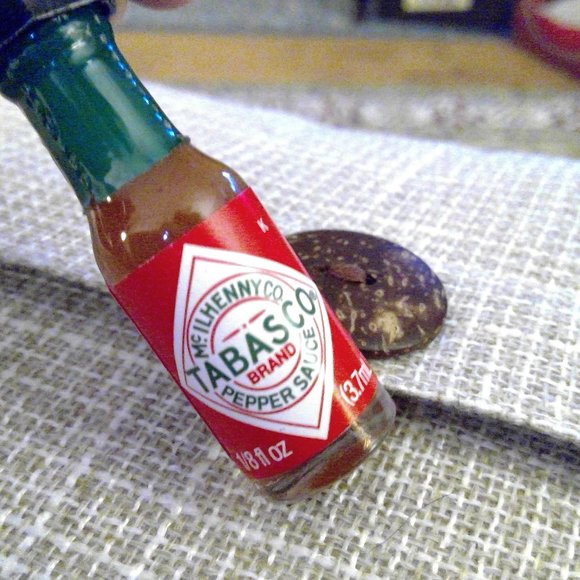 Detail Tabasco Sauce Keychain Nomer 52