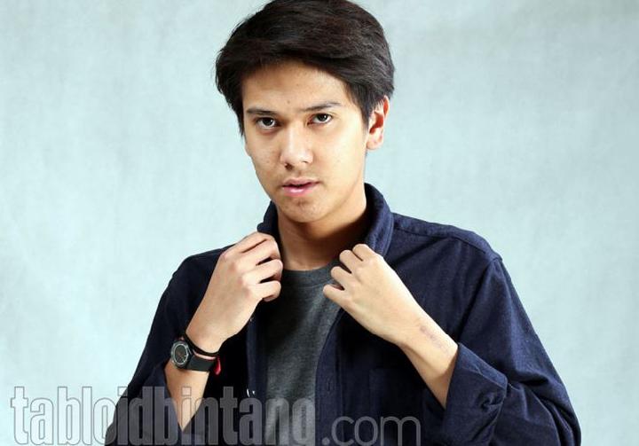 Detail Tanda Tangan Iqbaal Dhiafakhri Ramadhan Nomer 38