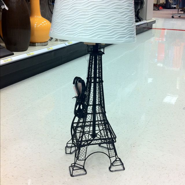 Detail Target Eiffel Tower Lamp Nomer 3