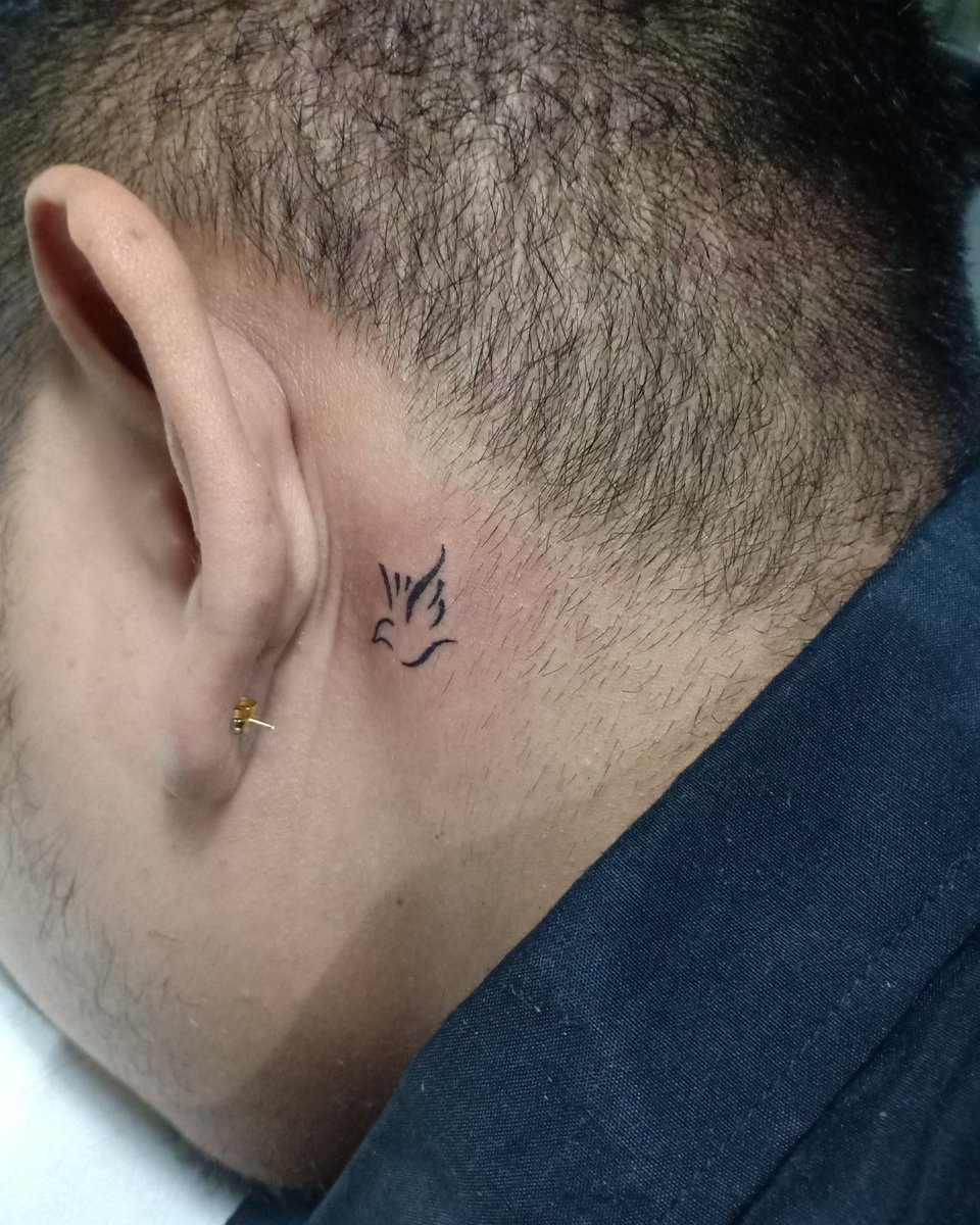 Detail Tato Di Leher Simple Nomer 21