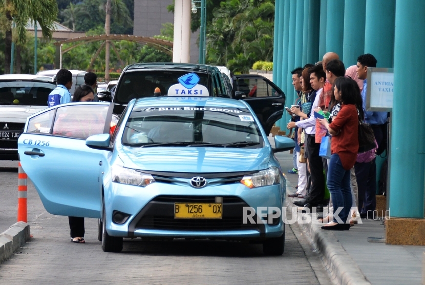 Detail Taxi Blue Bird Gratis Nomer 18