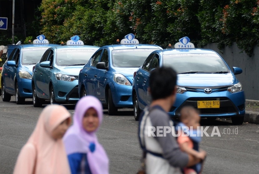 Detail Taxi Blue Bird Gratis Nomer 23