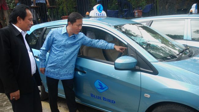 Detail Taxi Blue Bird Gratis Nomer 44