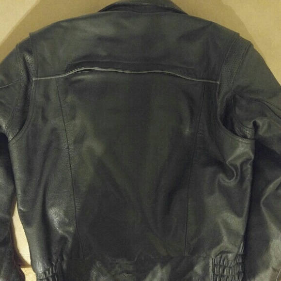 Detail Technic Leather Jacket Nomer 25