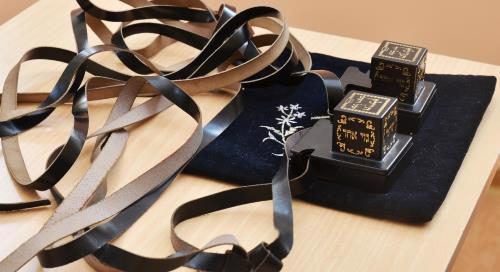 Detail Tefillin Definition Nomer 4