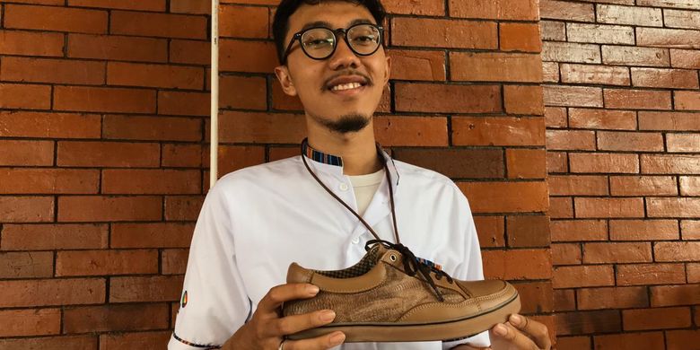 Detail Teka Teki Gambar Sepatu Orang Dan Kacamata Nomer 38