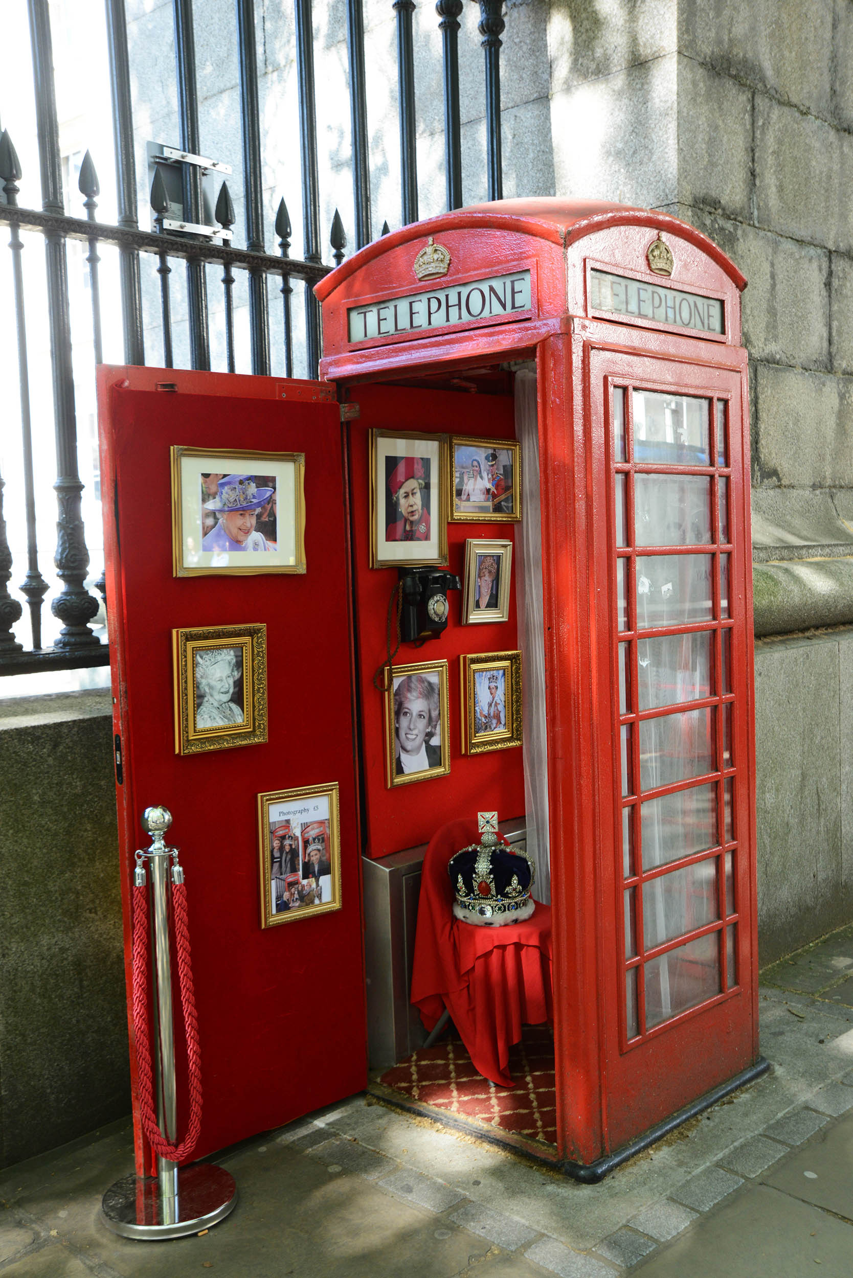 Detail Telephone Booth Photos Nomer 35