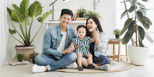 Detail Tema Foto Keluarga Casual Nomer 25