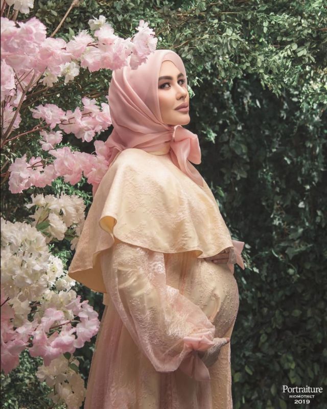 Detail Tema Foto Maternity Hijab Nomer 14
