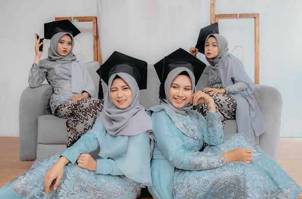Download Tema Foto Studio Bareng Sahabat Hijab Nomer 17
