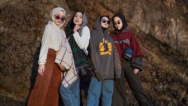 Detail Tema Foto Studio Bareng Sahabat Hijab Nomer 18