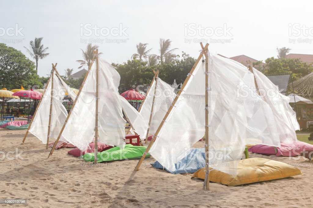 Detail Tempat Duduk Di Pantai Nomer 12