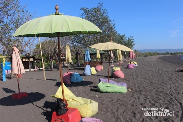 Detail Tempat Duduk Di Pantai Nomer 37